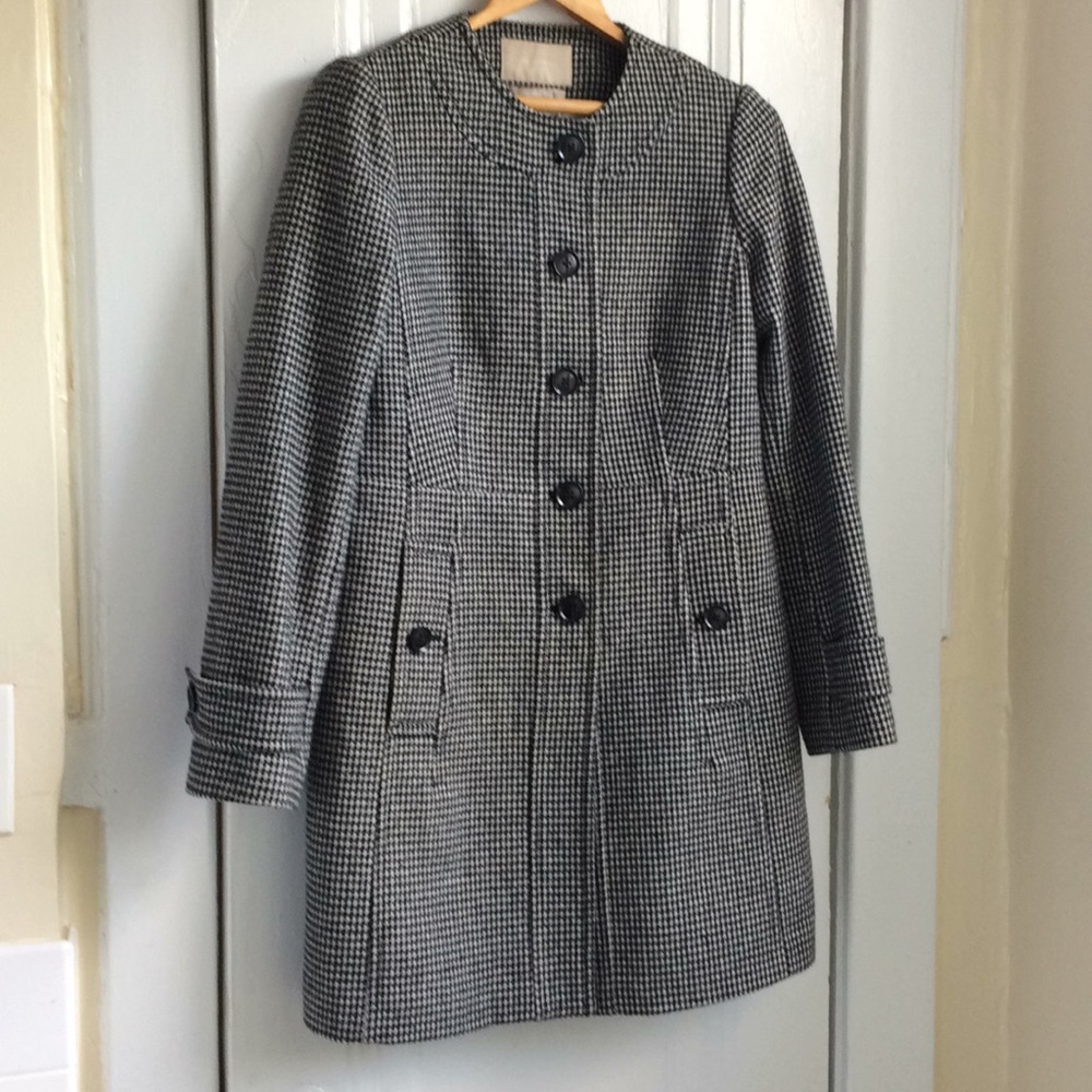 SALE! 25% off bundles of 3!Banana Republic coat